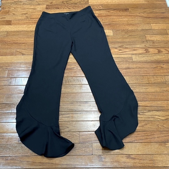 Who what wear black ruffle leg pants. - Picture 3 of 10